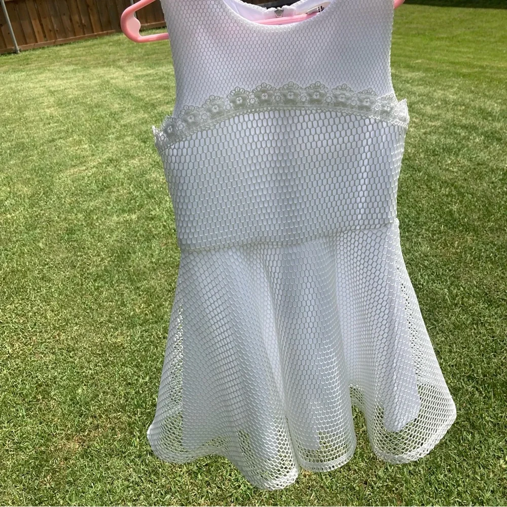Kidpik white sleeveless fit and flare dress girls small 7/8 GUC Back Zip